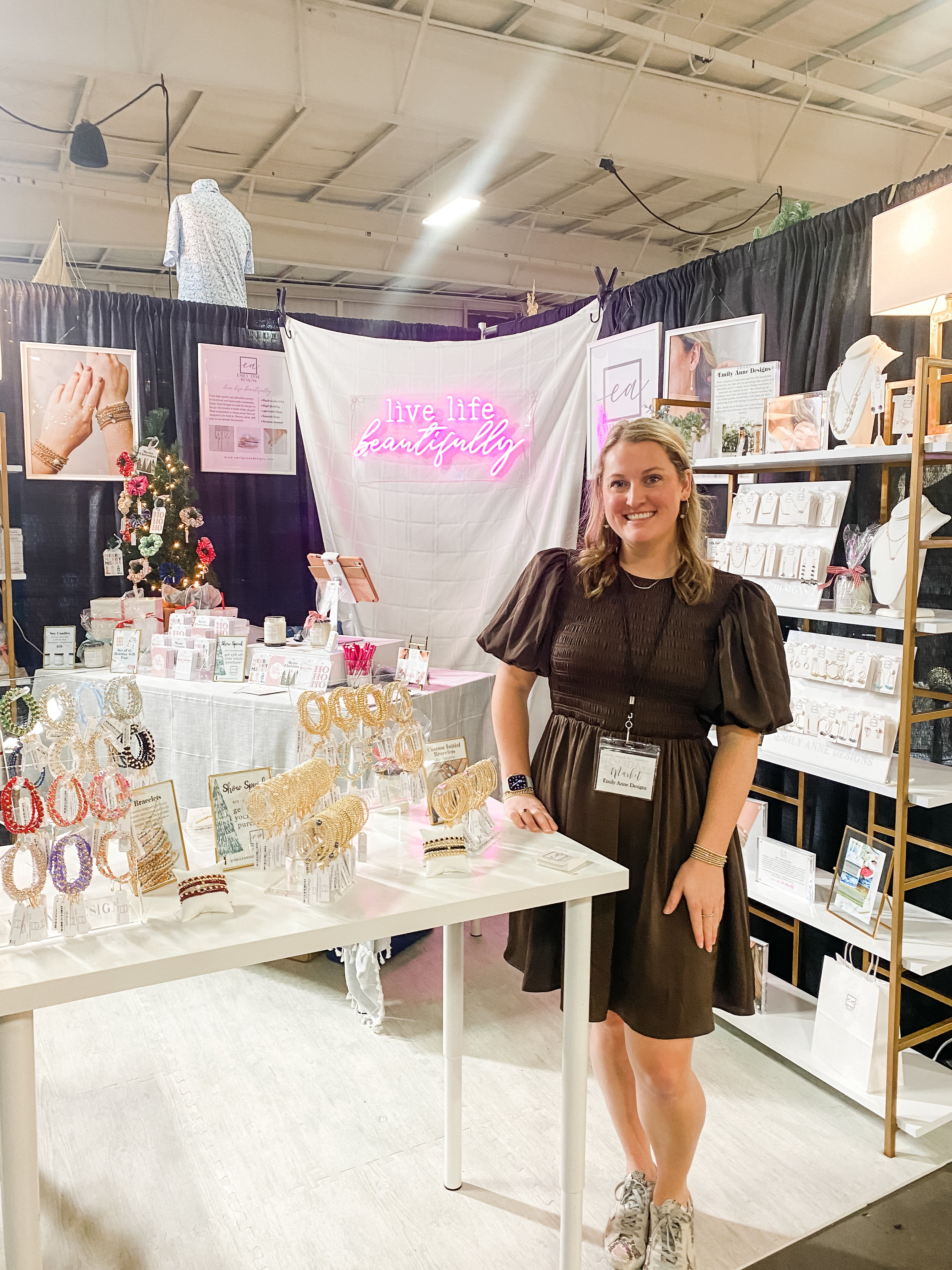 EA at the Junior League of Columbia Holiday Market in 2022